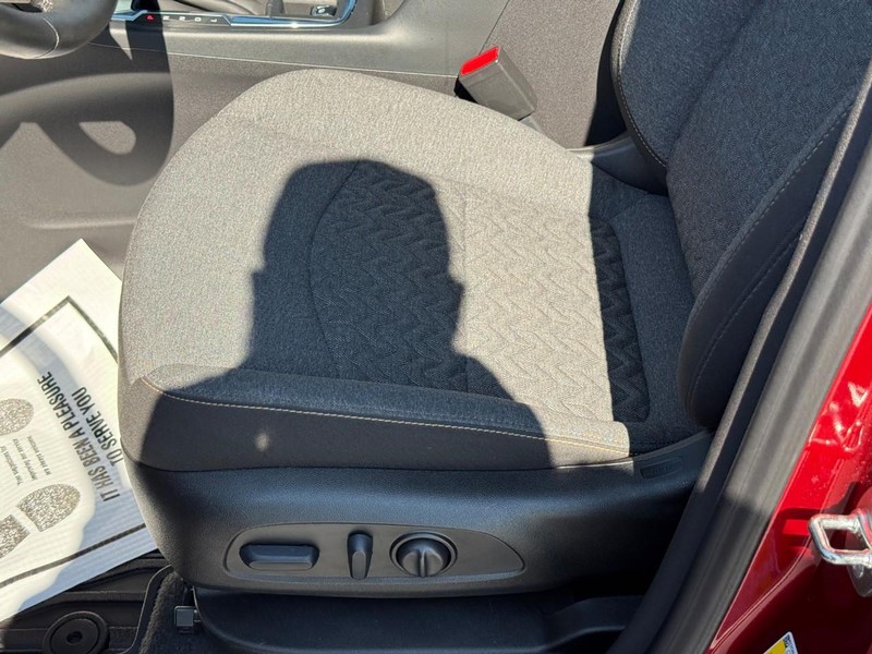 Chevrolet Equinox Vehicle Full-screen Gallery Image 17