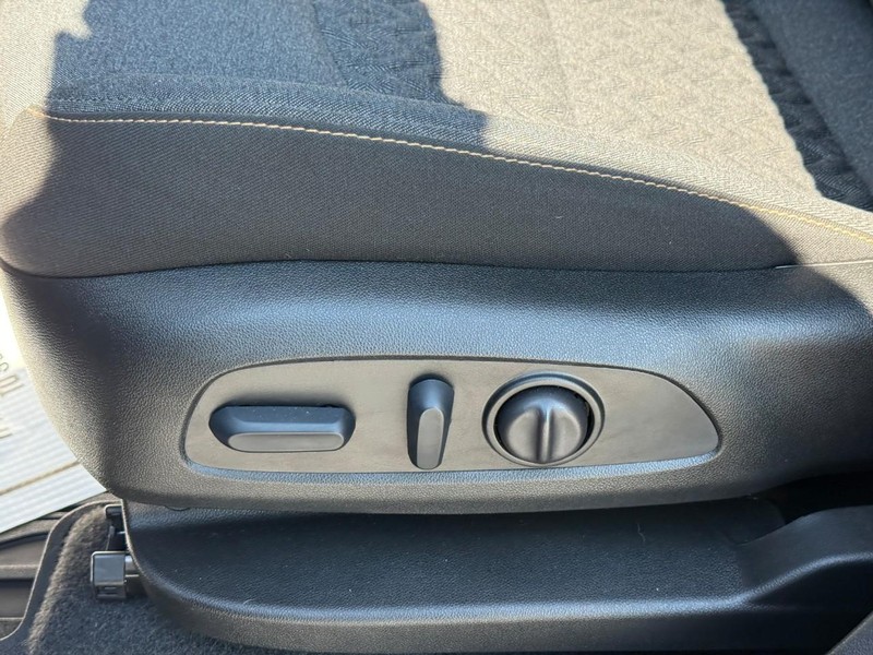 Chevrolet Equinox Vehicle Full-screen Gallery Image 18