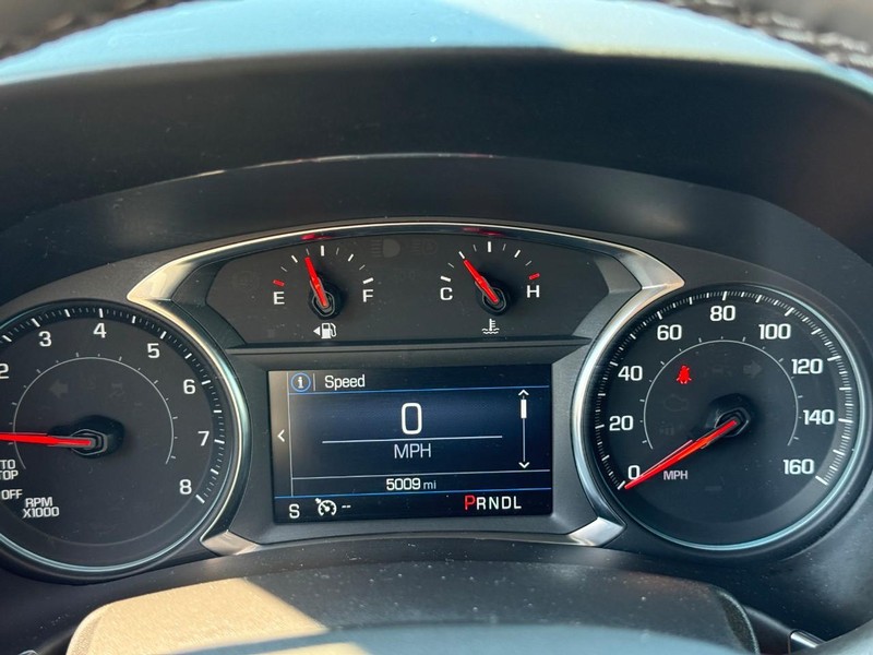 Chevrolet Equinox Vehicle Full-screen Gallery Image 21