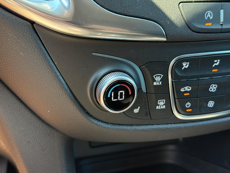 Chevrolet Equinox Vehicle Full-screen Gallery Image 22