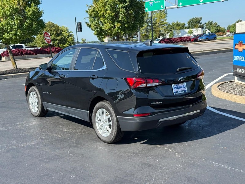 Chevrolet Equinox Vehicle Full-screen Gallery Image 3