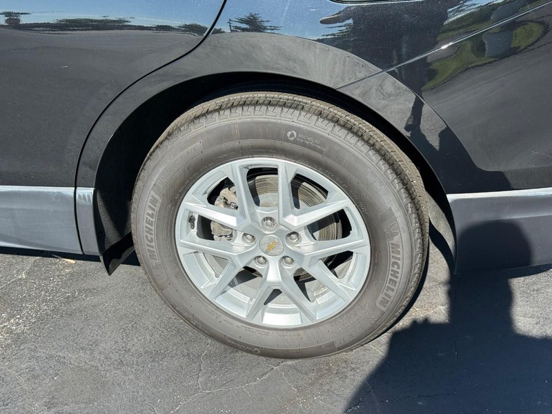 Chevrolet Equinox Vehicle Full-screen Gallery Image 4