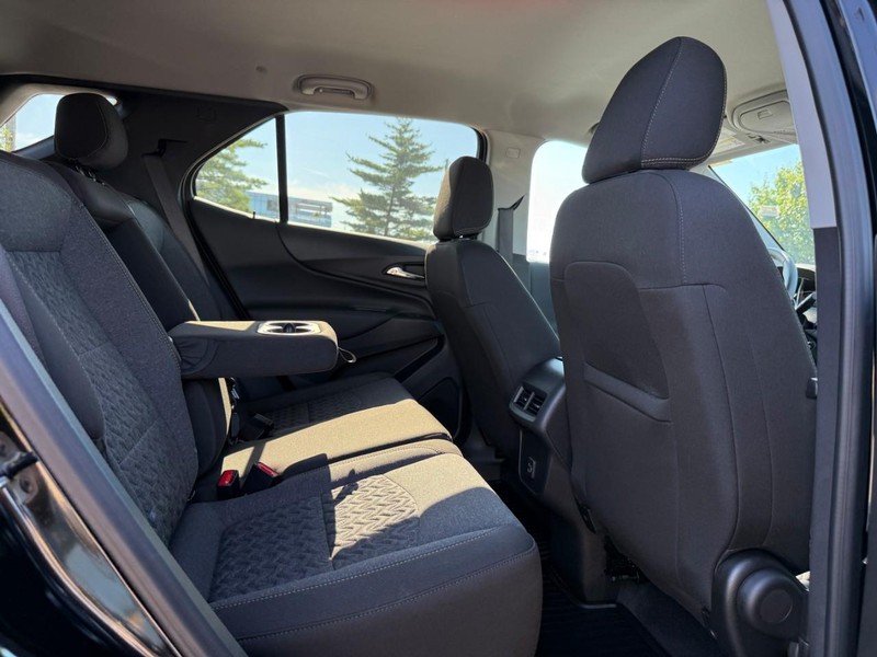 Chevrolet Equinox Vehicle Full-screen Gallery Image 11