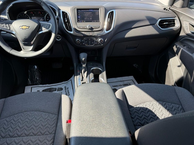 Chevrolet Equinox Vehicle Full-screen Gallery Image 12