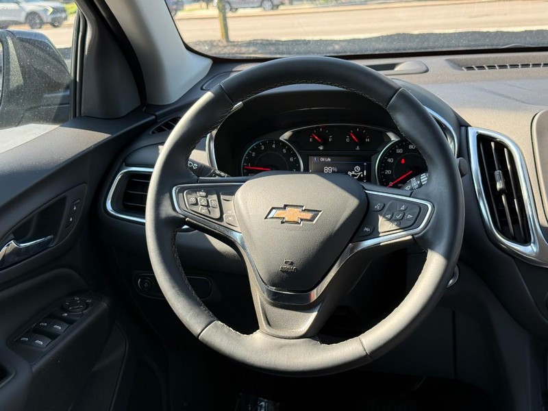 Chevrolet Equinox Vehicle Full-screen Gallery Image 13