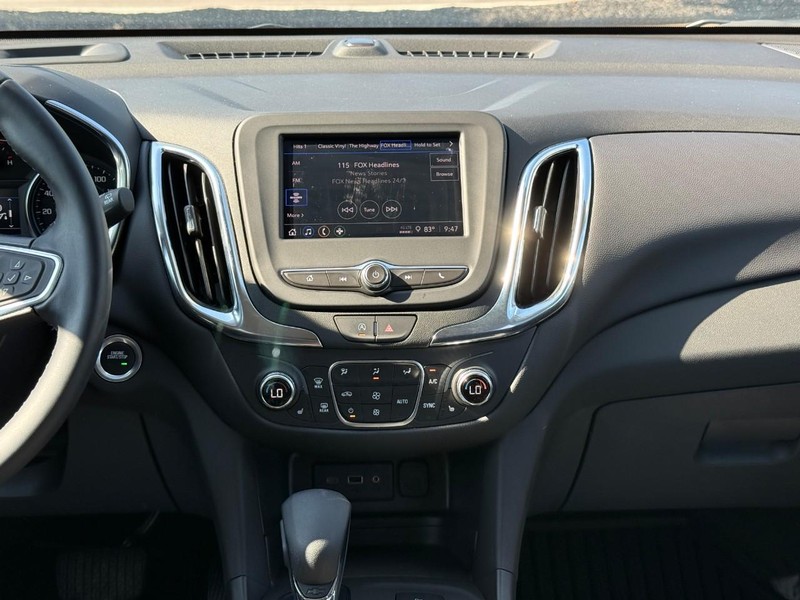 Chevrolet Equinox Vehicle Full-screen Gallery Image 14