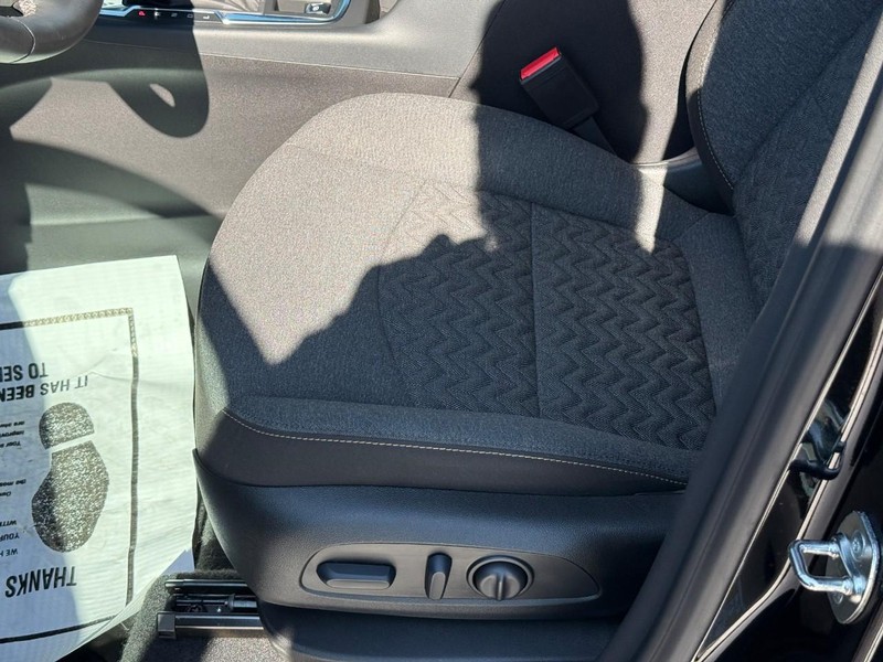 Chevrolet Equinox Vehicle Full-screen Gallery Image 17