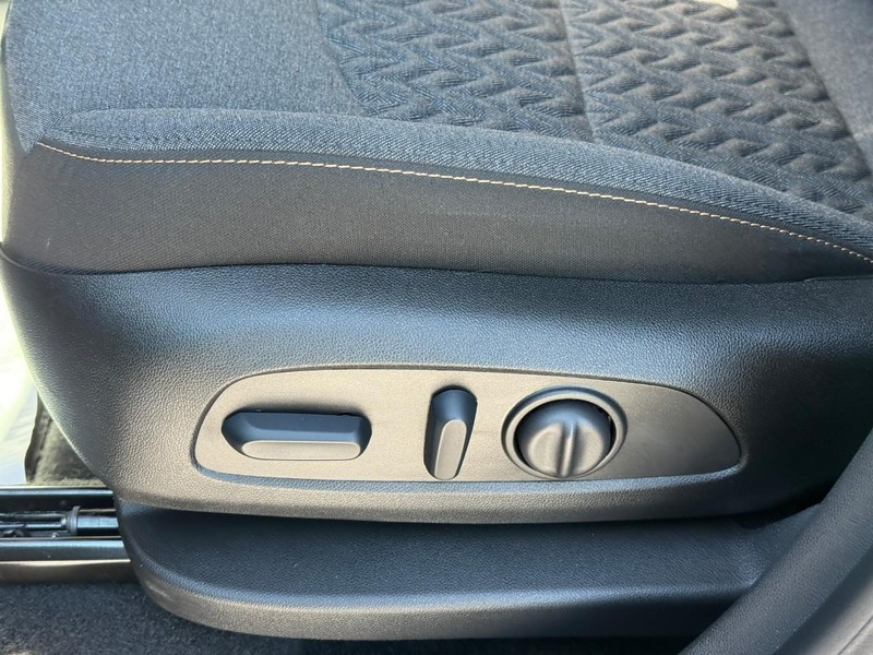 Chevrolet Equinox Vehicle Full-screen Gallery Image 18
