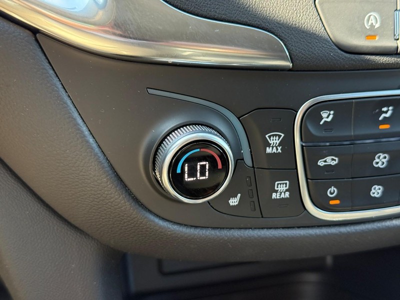 Chevrolet Equinox Vehicle Full-screen Gallery Image 22