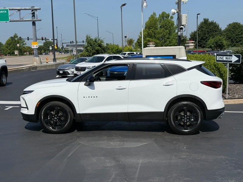 Chevrolet Blazer Vehicle Full-screen Gallery Image 2