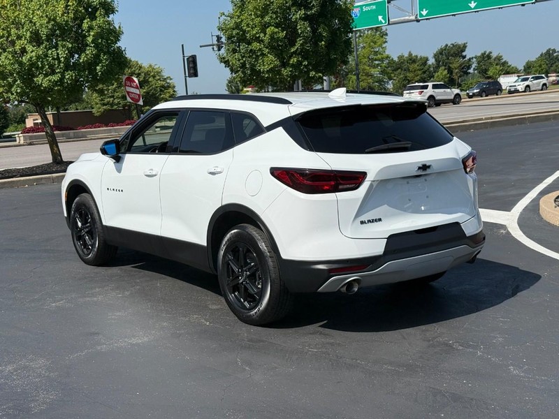 Chevrolet Blazer Vehicle Full-screen Gallery Image 3