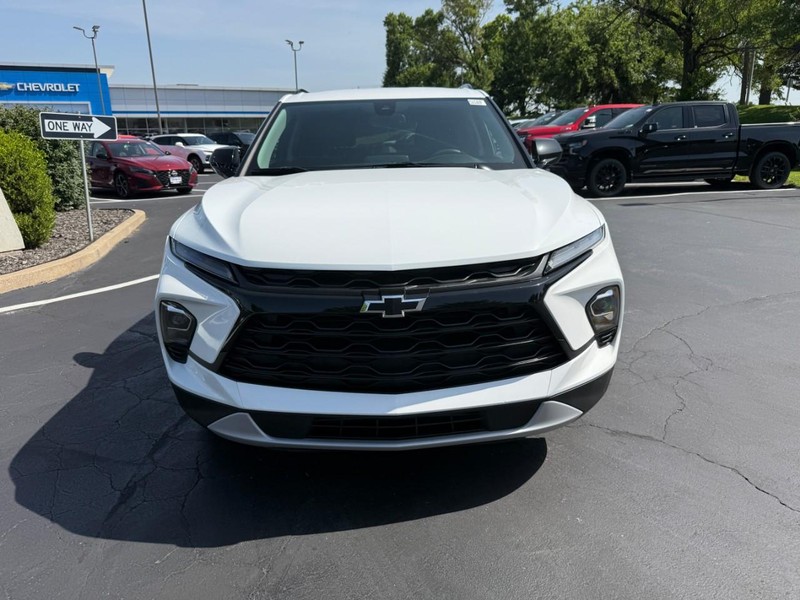 Chevrolet Blazer Vehicle Full-screen Gallery Image 9