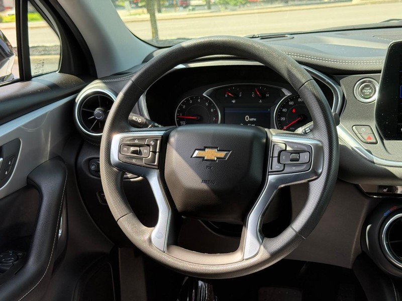 Chevrolet Blazer Vehicle Full-screen Gallery Image 12