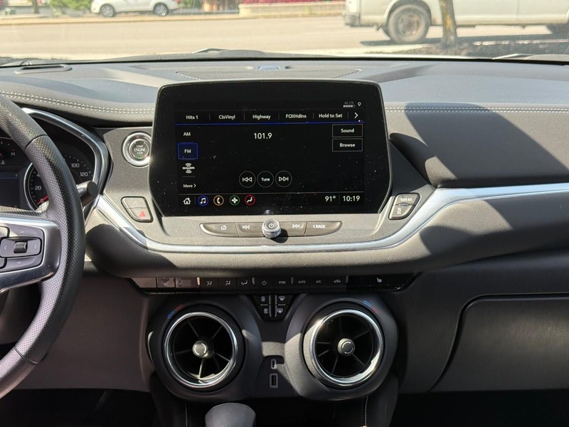 Chevrolet Blazer Vehicle Full-screen Gallery Image 13