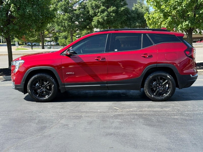 GMC Terrain Vehicle Full-screen Gallery Image 2