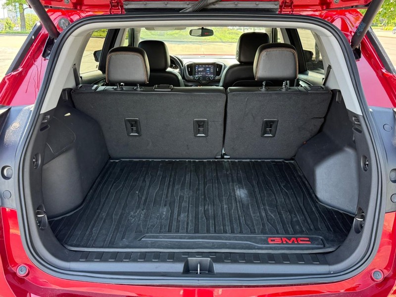 GMC Terrain Vehicle Full-screen Gallery Image 4