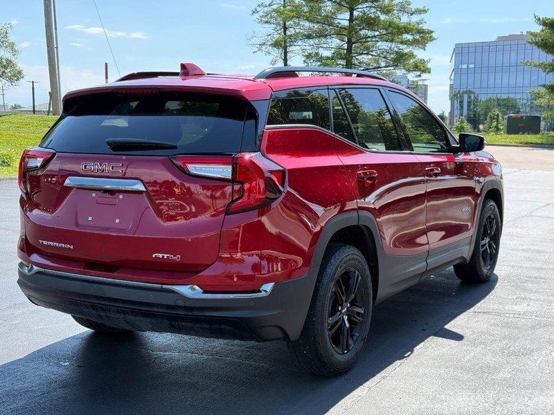 GMC Terrain Vehicle Full-screen Gallery Image 7