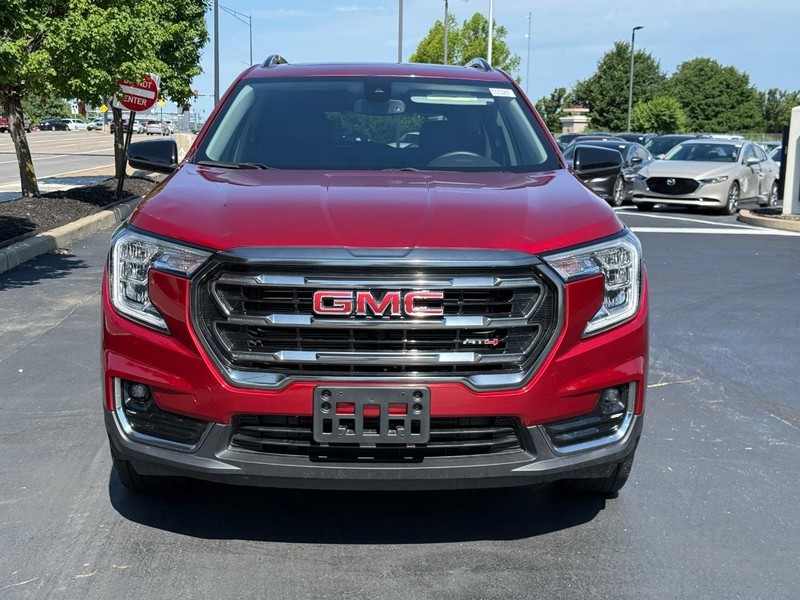GMC Terrain Vehicle Full-screen Gallery Image 9