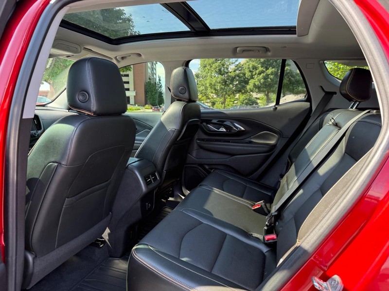 GMC Terrain Vehicle Full-screen Gallery Image 11