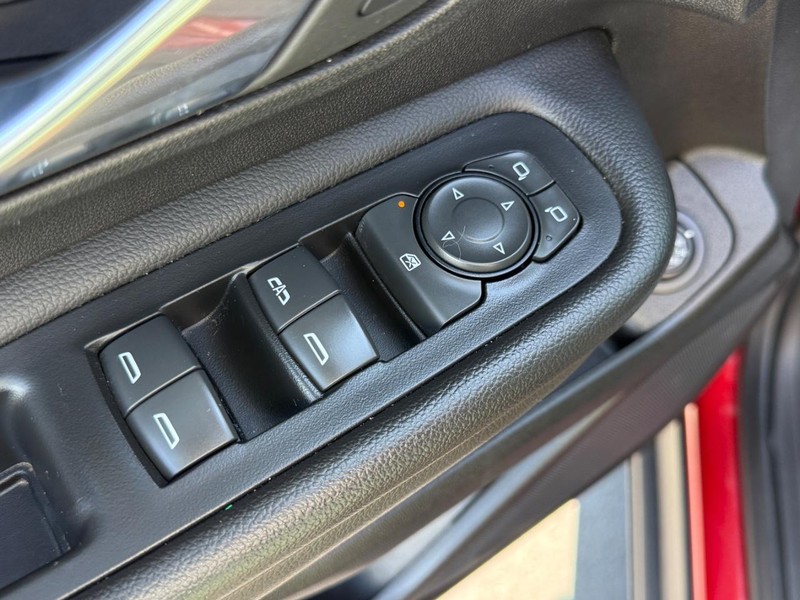 GMC Terrain Vehicle Full-screen Gallery Image 16