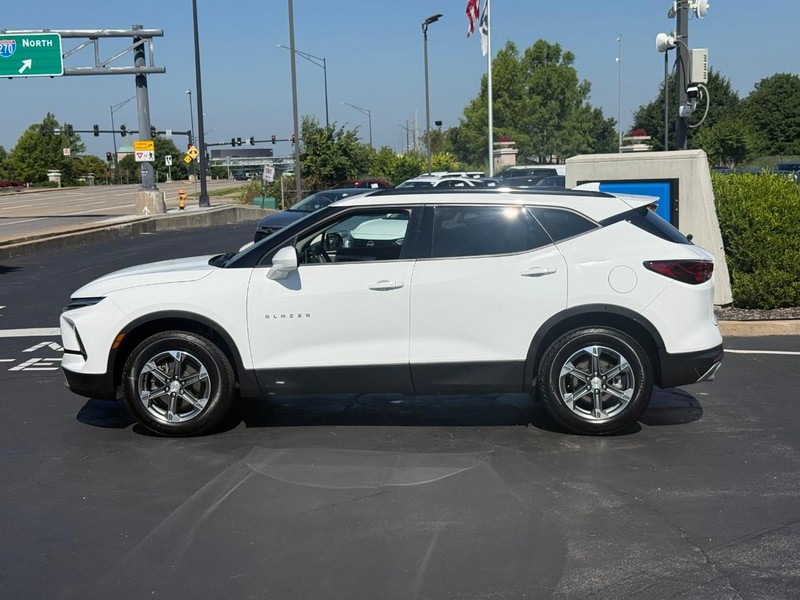 Chevrolet Blazer Vehicle Full-screen Gallery Image 2