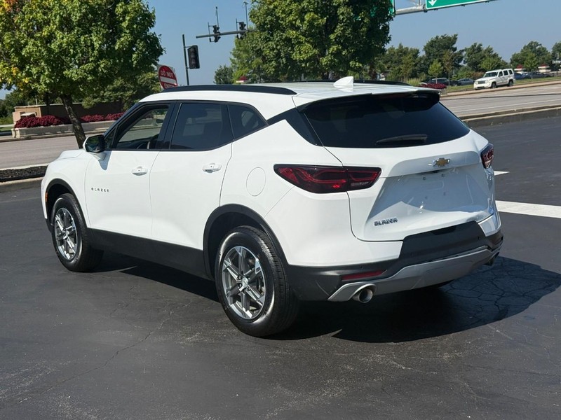 Chevrolet Blazer Vehicle Full-screen Gallery Image 3