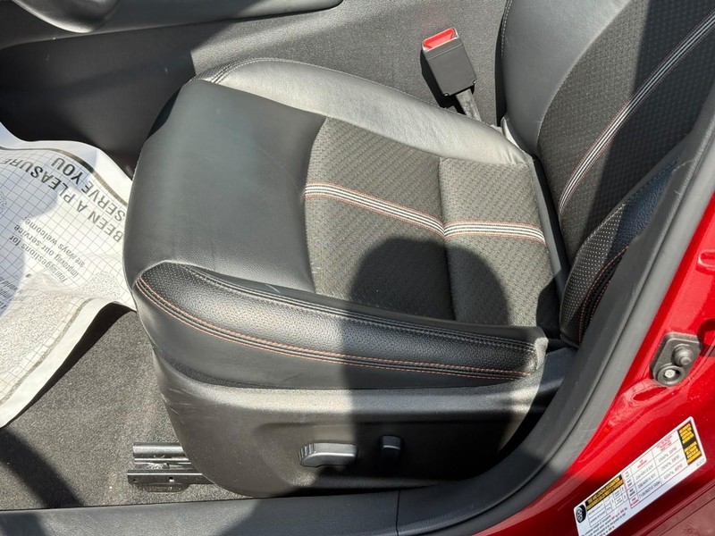Nissan Altima Vehicle Full-screen Gallery Image 16