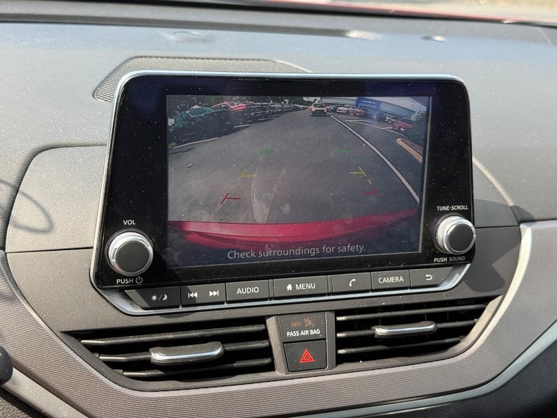 Nissan Altima Vehicle Full-screen Gallery Image 21