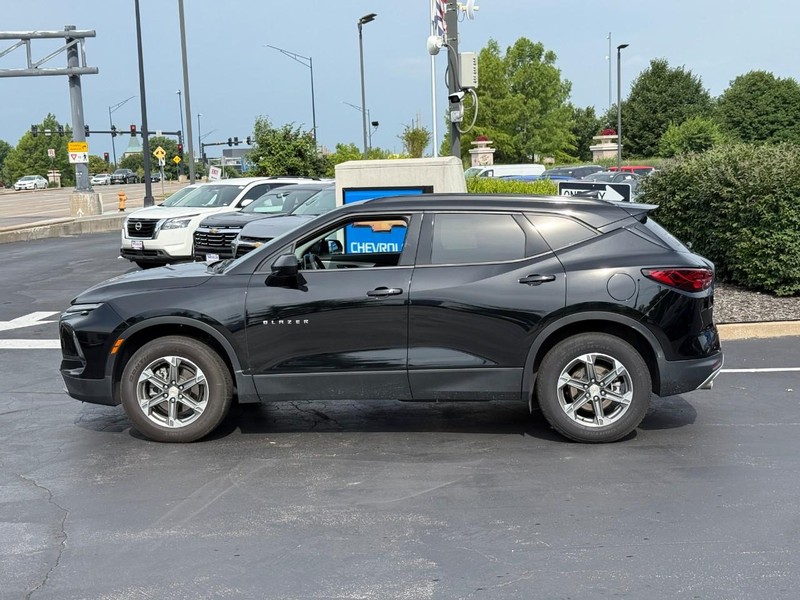 Chevrolet Blazer Vehicle Full-screen Gallery Image 2