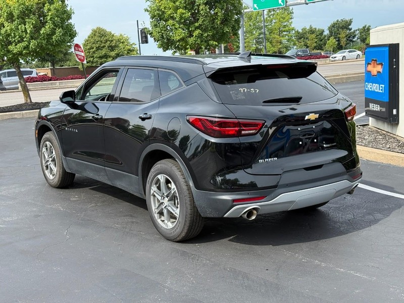 Chevrolet Blazer Vehicle Full-screen Gallery Image 3