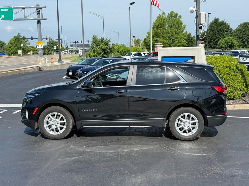 Chevrolet Equinox Vehicle Full-screen Gallery Image 2