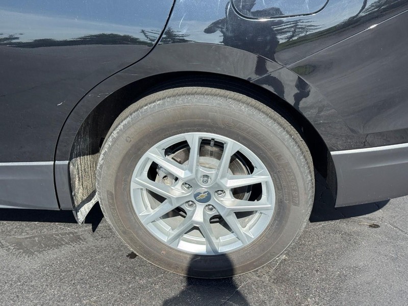 Chevrolet Equinox Vehicle Full-screen Gallery Image 4