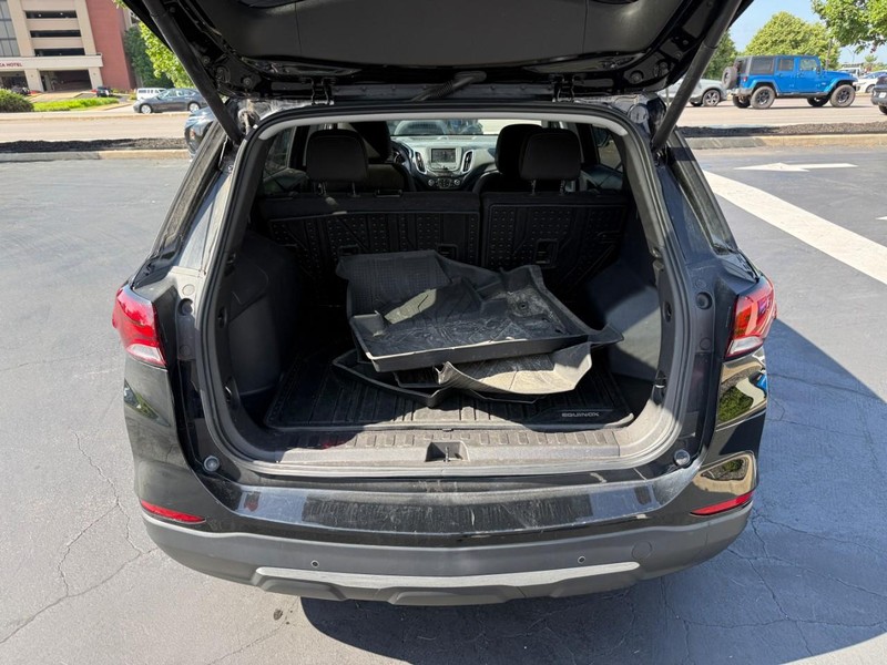 Chevrolet Equinox Vehicle Full-screen Gallery Image 6