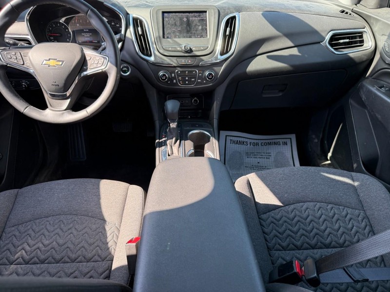 Chevrolet Equinox Vehicle Full-screen Gallery Image 11