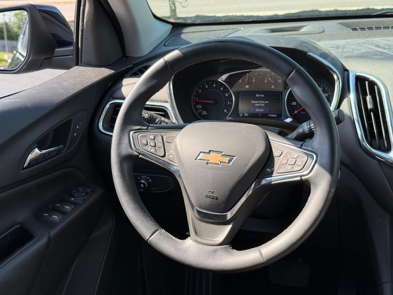 Chevrolet Equinox Vehicle Full-screen Gallery Image 12