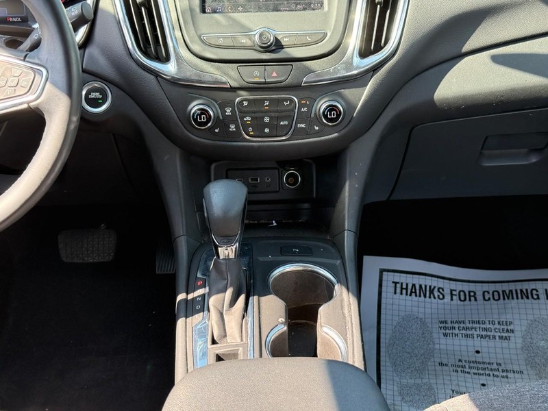 Chevrolet Equinox Vehicle Full-screen Gallery Image 14