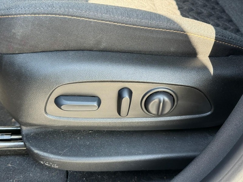 Chevrolet Equinox Vehicle Full-screen Gallery Image 17
