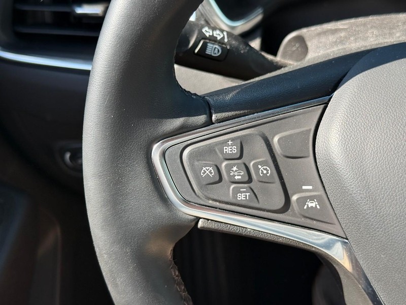 Chevrolet Equinox Vehicle Full-screen Gallery Image 18