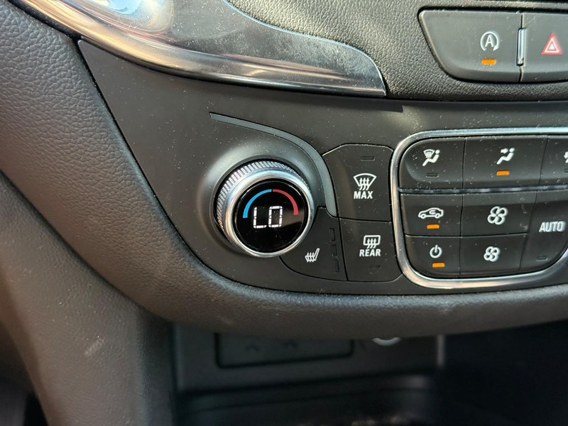Chevrolet Equinox Vehicle Full-screen Gallery Image 21