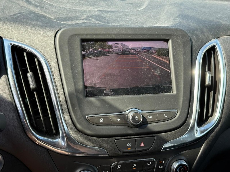 Chevrolet Equinox Vehicle Full-screen Gallery Image 22