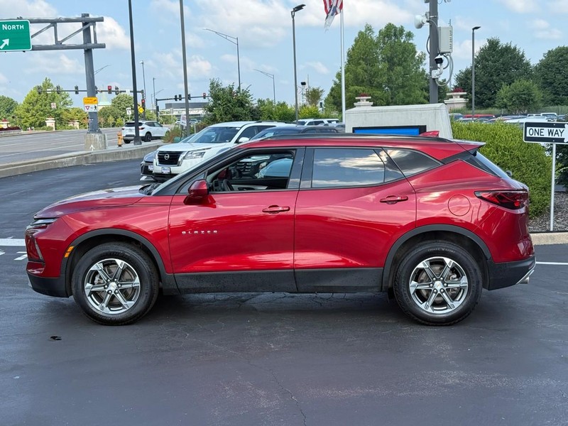 Chevrolet Blazer Vehicle Full-screen Gallery Image 2