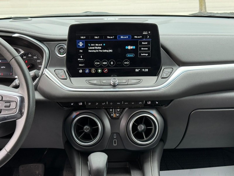 Chevrolet Blazer Vehicle Full-screen Gallery Image 12