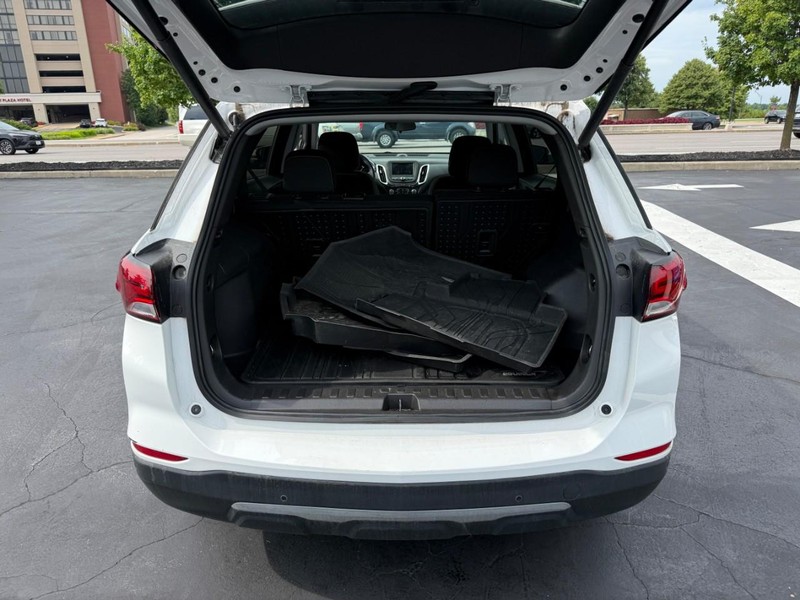 Chevrolet Equinox Vehicle Full-screen Gallery Image 6