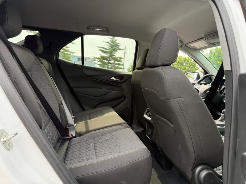 Chevrolet Equinox Vehicle Full-screen Gallery Image 11