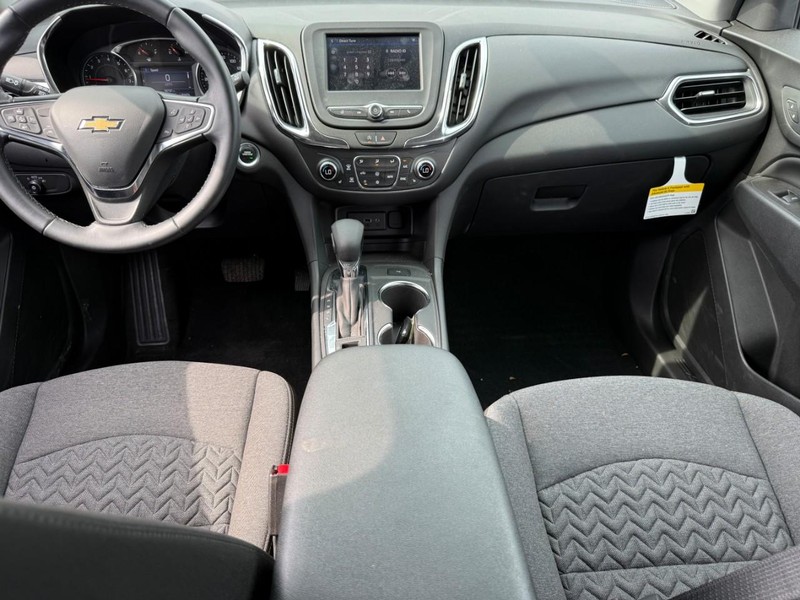 Chevrolet Equinox Vehicle Full-screen Gallery Image 12
