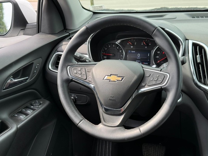 Chevrolet Equinox Vehicle Full-screen Gallery Image 13