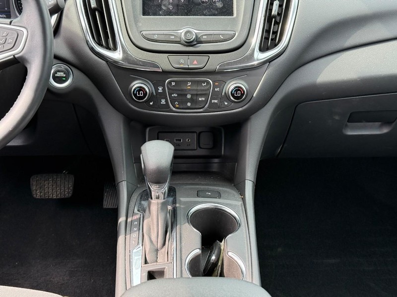 Chevrolet Equinox Vehicle Full-screen Gallery Image 15