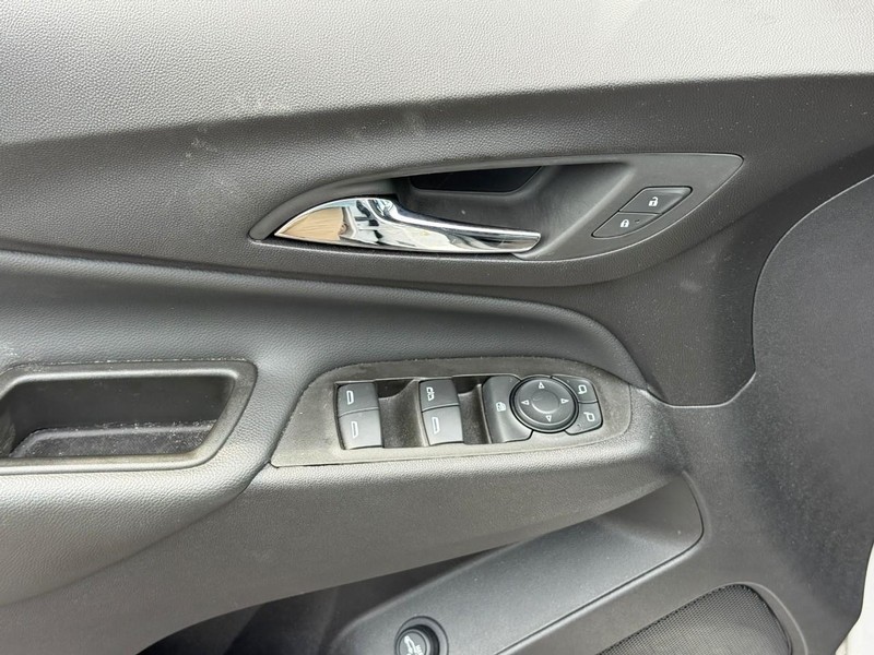 Chevrolet Equinox Vehicle Full-screen Gallery Image 16