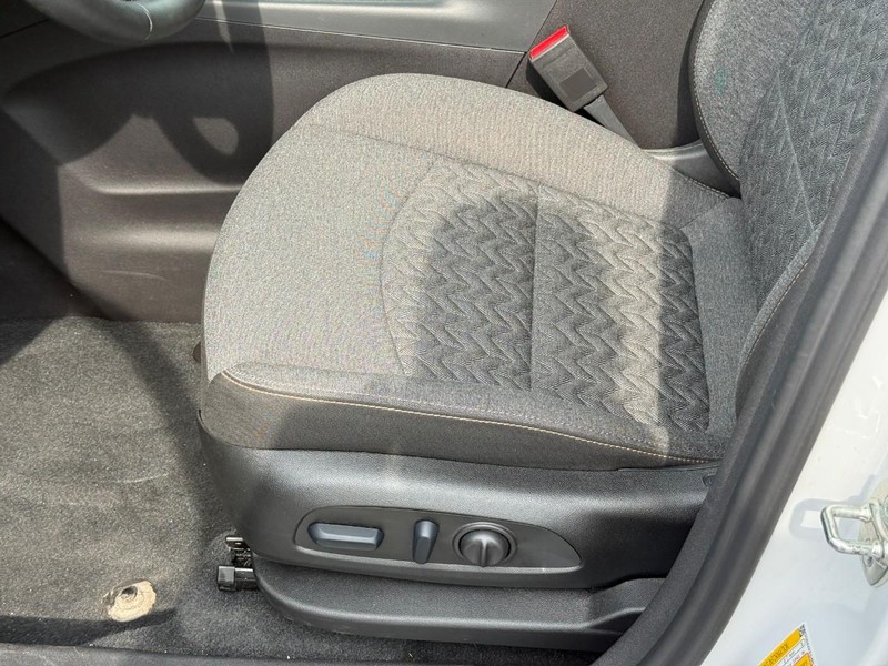 Chevrolet Equinox Vehicle Full-screen Gallery Image 17