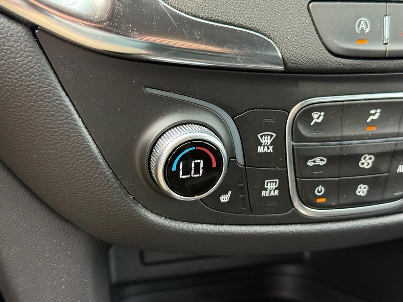 Chevrolet Equinox Vehicle Full-screen Gallery Image 22